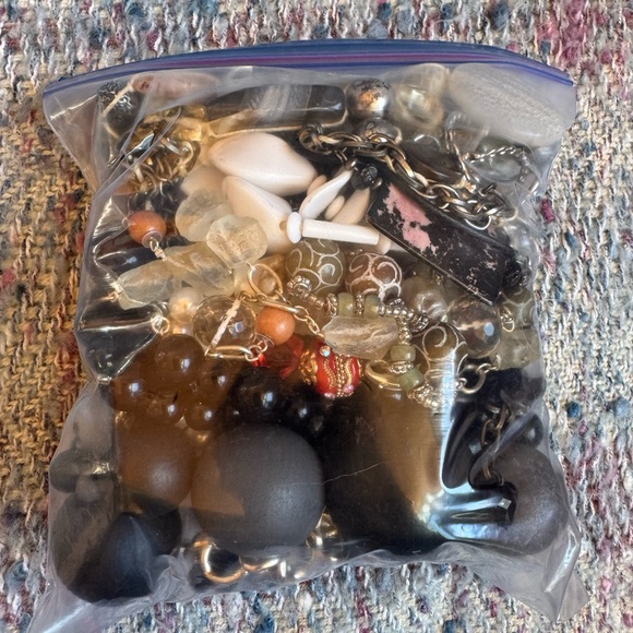 Accessories - Ziplock bag filled with chunky (mostly) vintage necklaces